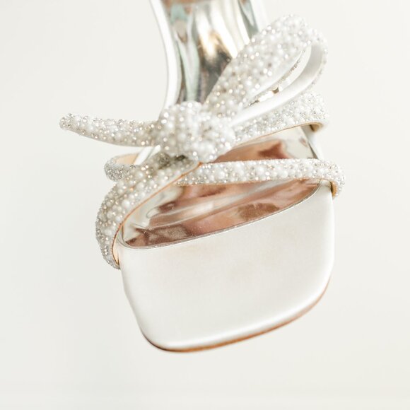 Badgley Mischka Effie White Satin Heels 8.5 Bow Women's Ankle Strap Sandal - Picture 16 of 16